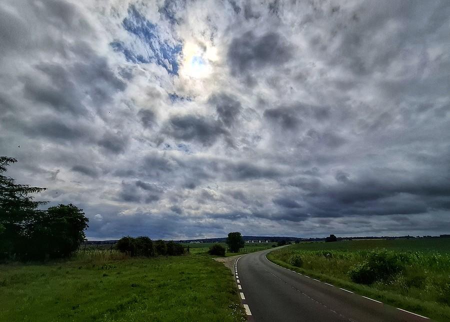 Ciekawe chmury nad klasykiem