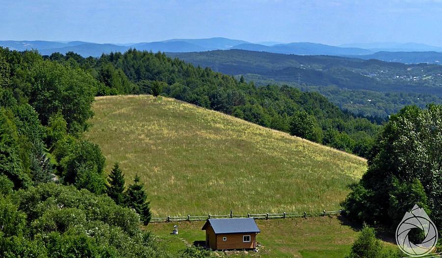 z wiezy widokowej nad winnicą k/Korczyny, w oddali Góry Sanocko-Turczańskie