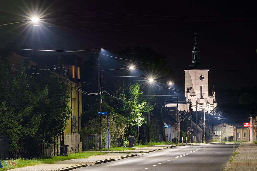 Ul. Stanisława Moniuszki (DW 793) - Żarki, w oddali kościół Świętych Szymona i Judy Tadeusza
