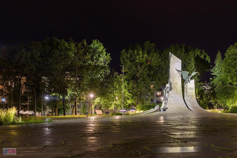 Plac Pamięci Narodowej po północy - Częstochowa