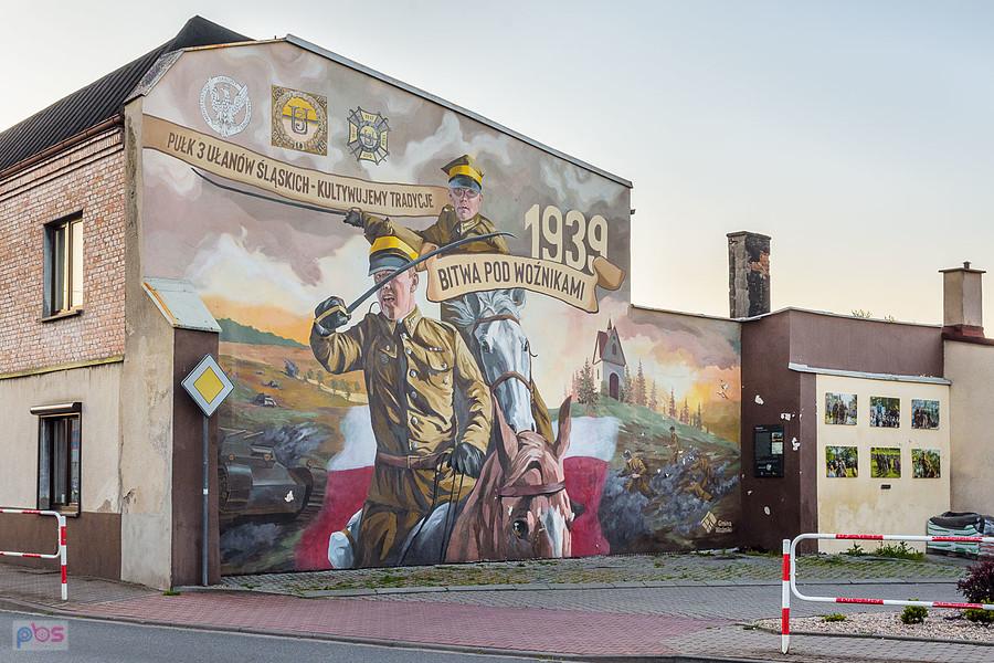 Mural upamiętniający Bitwę pod Woźnikami przy skrzyżowaniu ulic Dworskiej i Koziegłowskiej