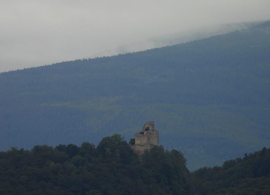 Chojnik w chmurach