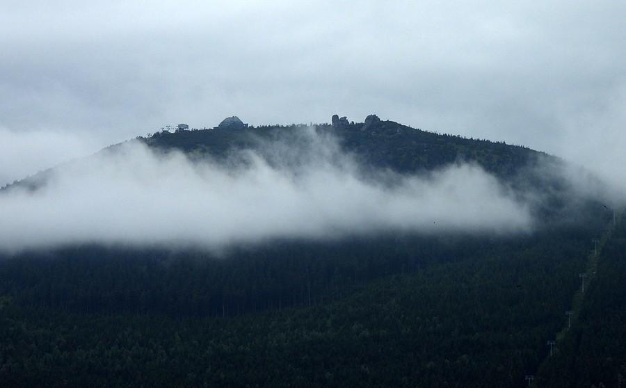Szrenica w chmurach
