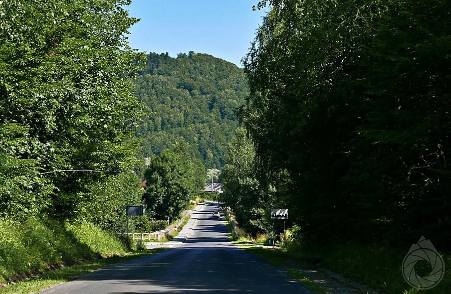 nierówne asfalty nad Soliną