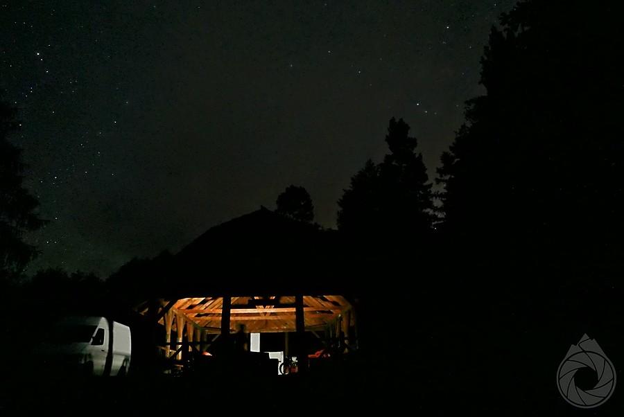 wiata w Bukowcu dość późną nocą