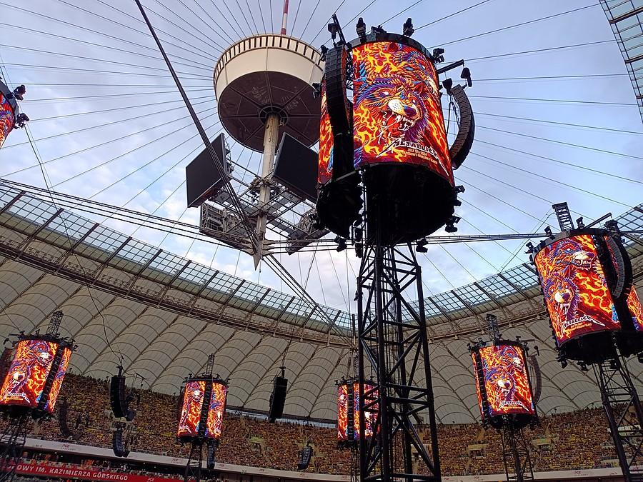 Telebimy z grafiką na koncert w Warszawie.
