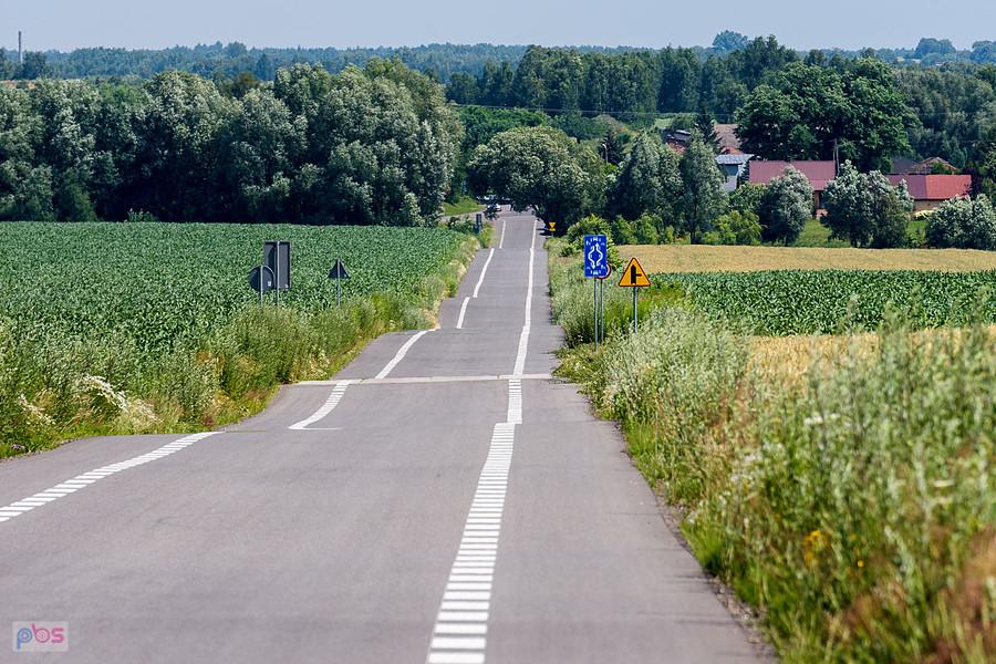 Droga w kierunku Lubojenki od strony Rząsawy