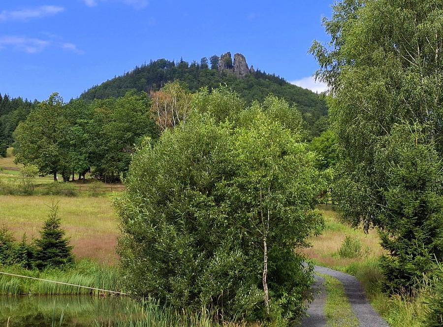 Sokoliki z daleka