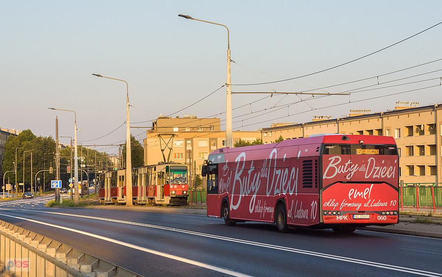 Mijanka na wiadukcie al. Pokoju - Solaris Urbino 12 #060 oraz 105Na #613 + #614