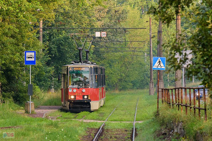 105Na #644 + #645 wjeżdża na przystanek końcowy przed pętlą Kucelin-Szpital