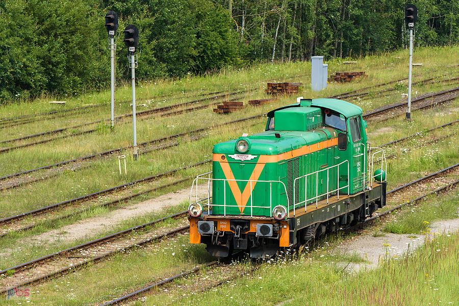 SM42-2242 manewruje na terenie bocznicy
