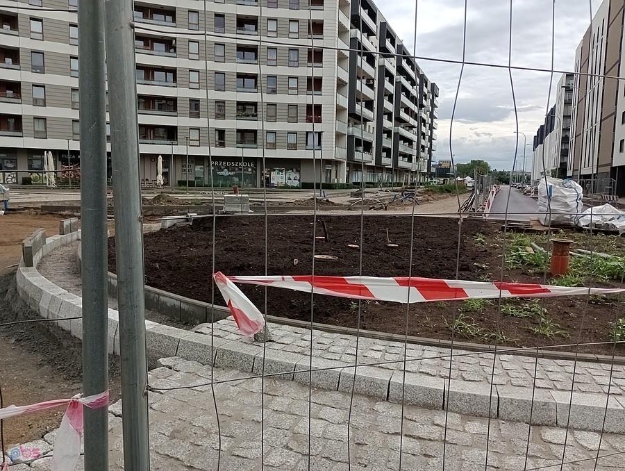 Na ulicy Posag 7 Panien też robią rondo