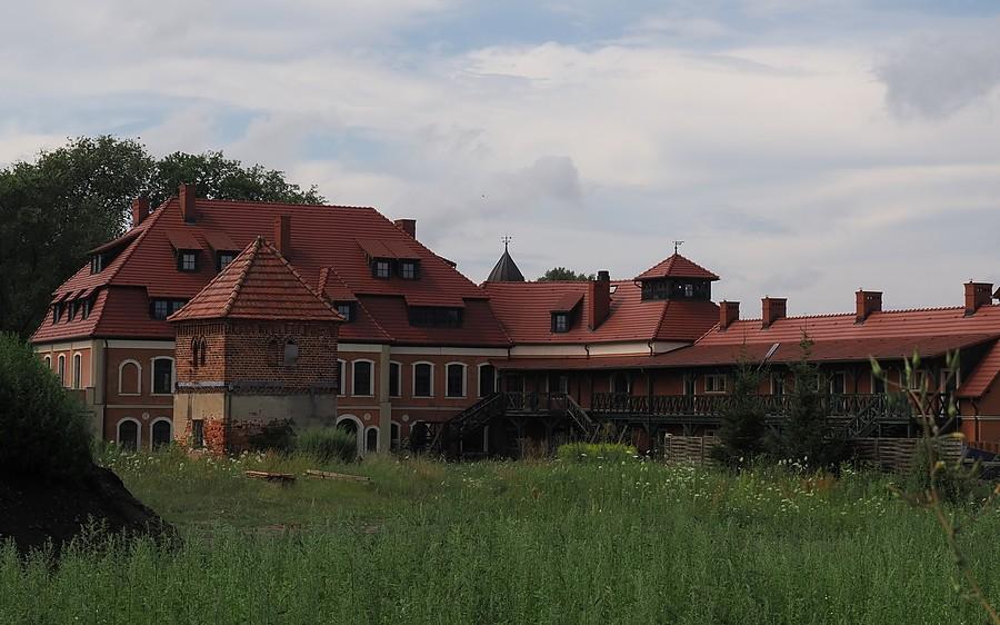 Dwór eklektyczny z XIX wieku w Grabnie