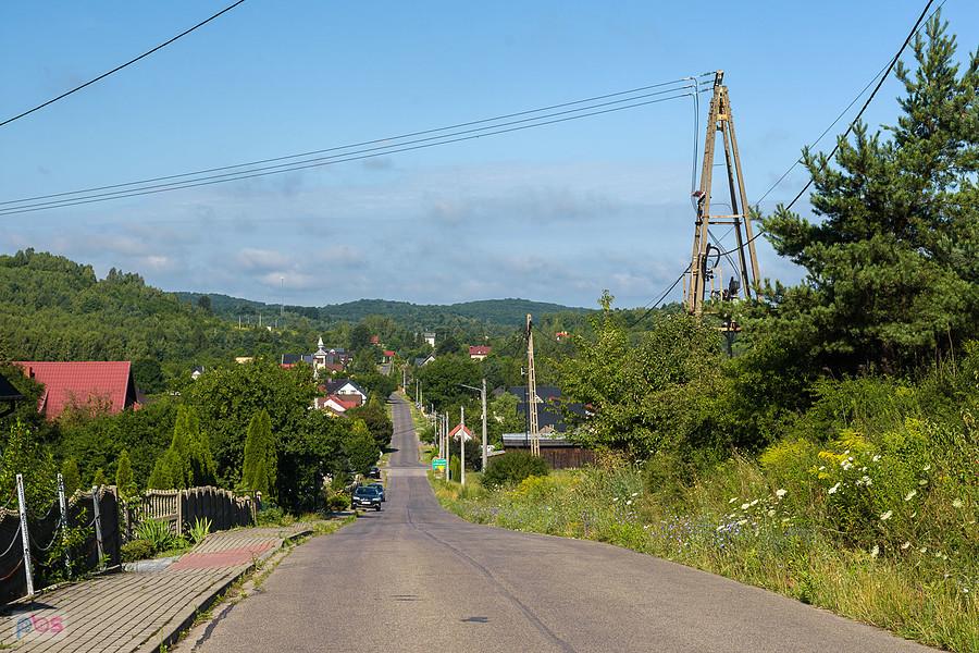 Gorzków Stary, a w dole Gorzków Nowy - widok za plecami