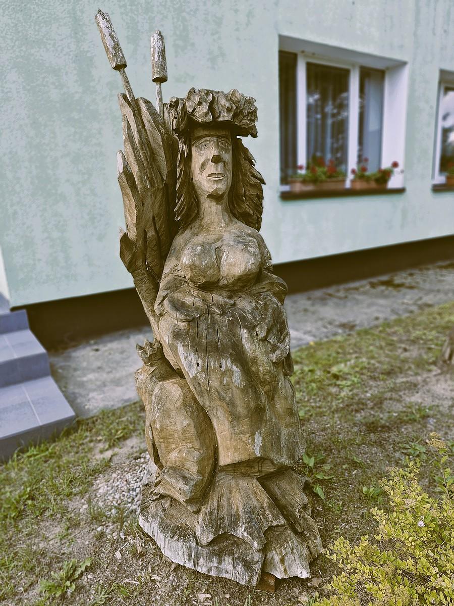 Jabłonka - rzeźba z drewna