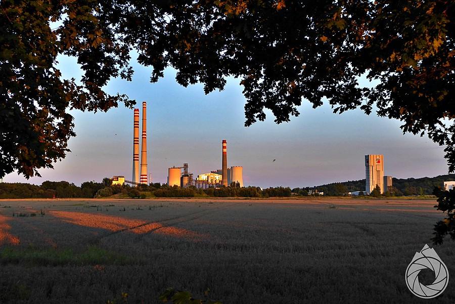 Słońce lekko muska promieniami fasady stacji Vostok 341 na wschodniej półkuli Europy....
