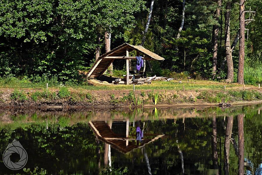 cieplejsza część poranka nad zbiornikiem wodnym