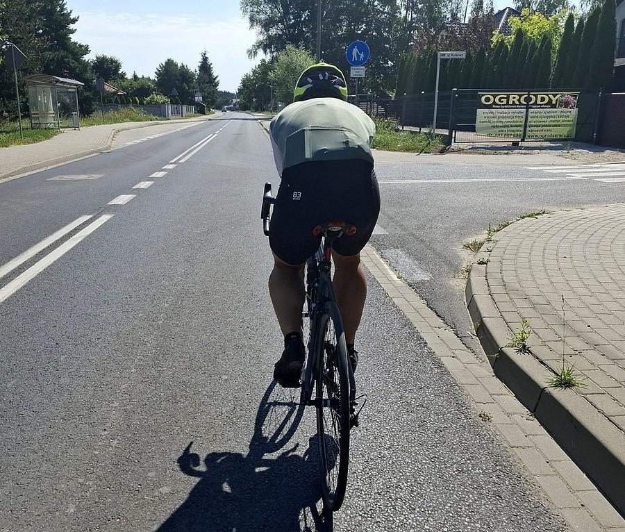 Pan Napinacz nie pozdrowił podczas wyprzedzania. No to gonię :)
