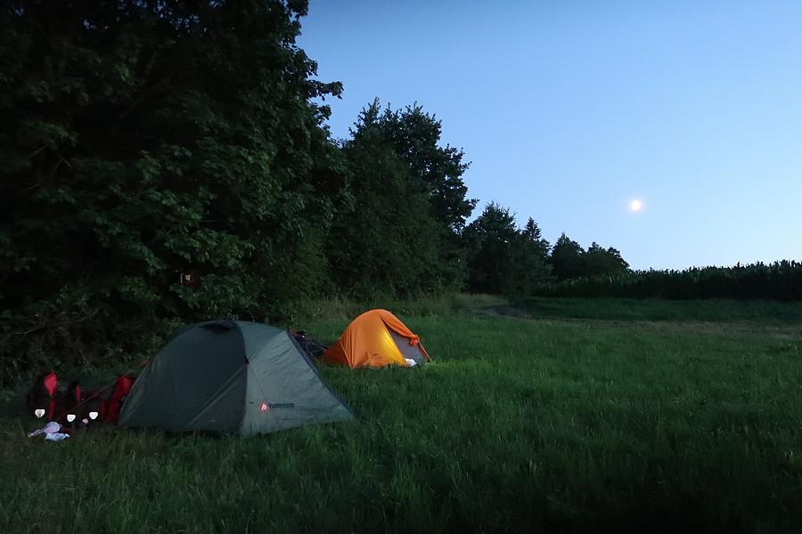 Nocleg z widokiem na Księżyc (godz. 21:50)