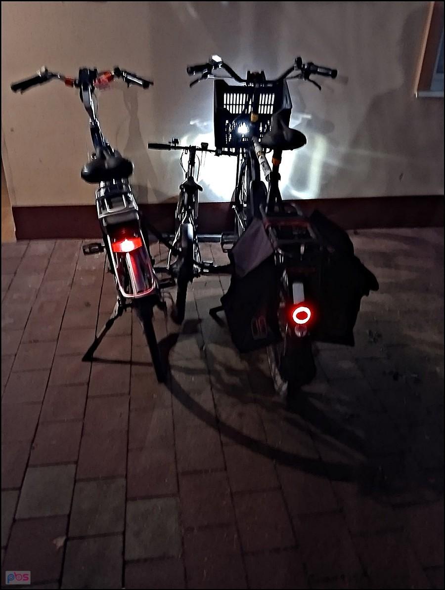 na parkingu