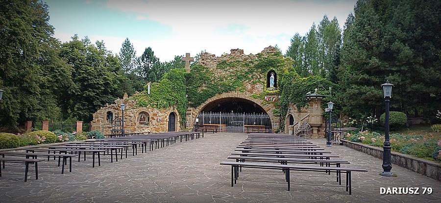 Grota Sanktuarium Matki Bożej z Lourdes - Porąbka Uszewska