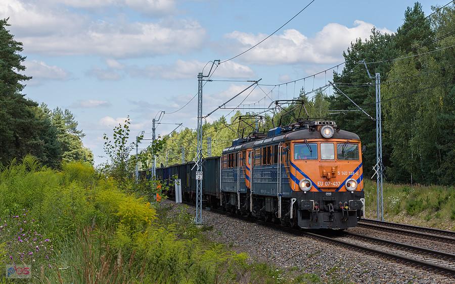 EU07-437 i EU07-460 na szlaku linii D29-1: Poraj - Myszków, zbliżają się do po. Masłońskie Natalin.
