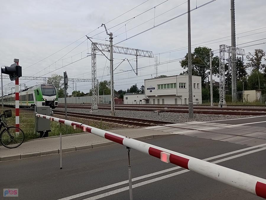Na przejeździe kolejowym w Ożarowie