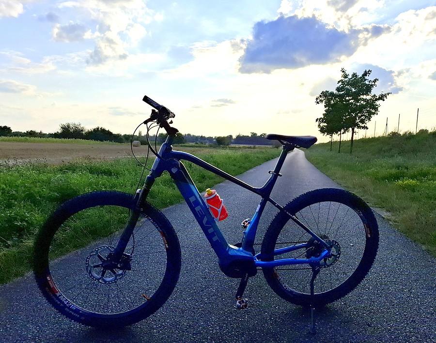 Przejazd motorynką, bo rower to to na pewno nie jest :)