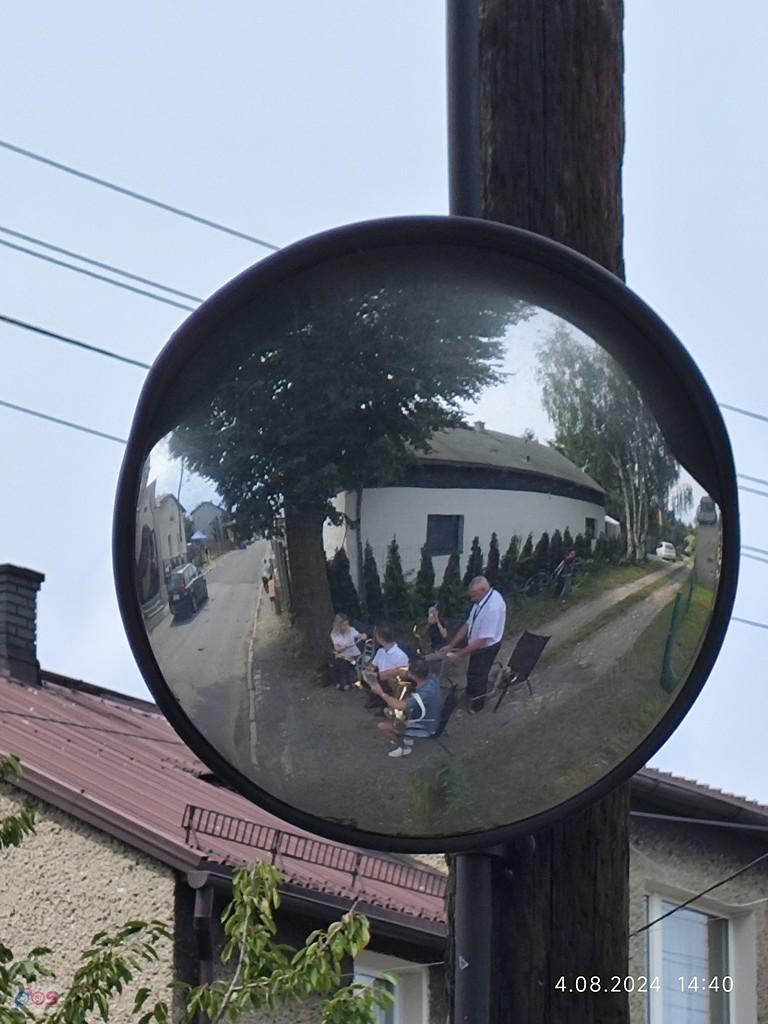 pięcioosobowa ekipa grająca
