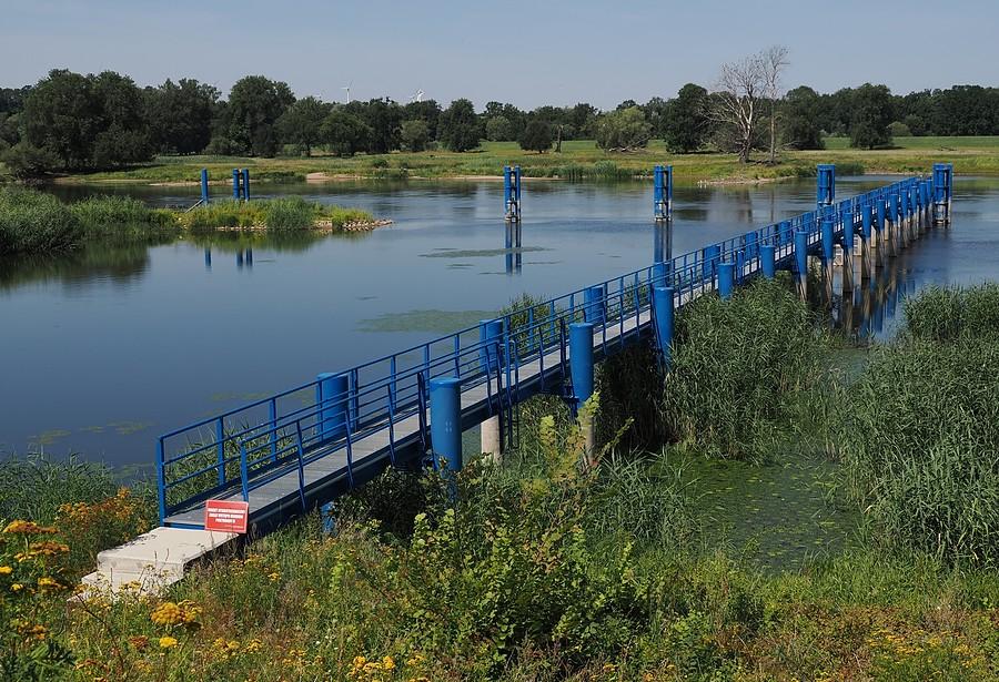 Obiekt hydrotechniczny na Odrze.