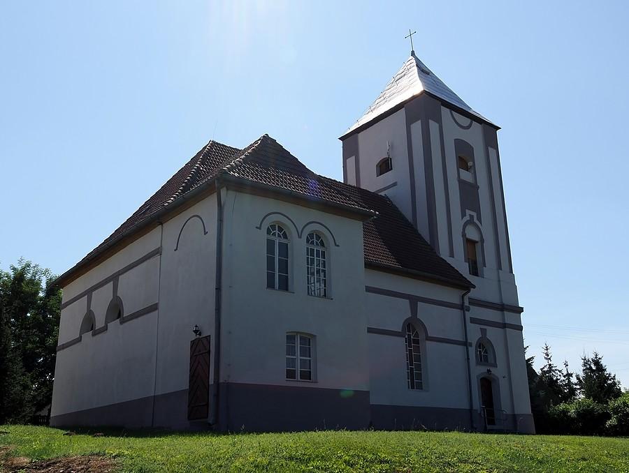 Kościół pw. Wniebowzięcia NMP, z połowy XVIII wieku w Pamięcinie