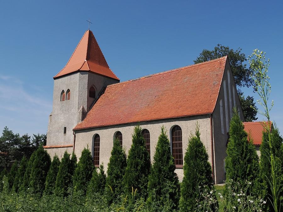 kościół pw. Podwyższenia Krzyża Świętego, późnogotycki z XV wieku w Golicach