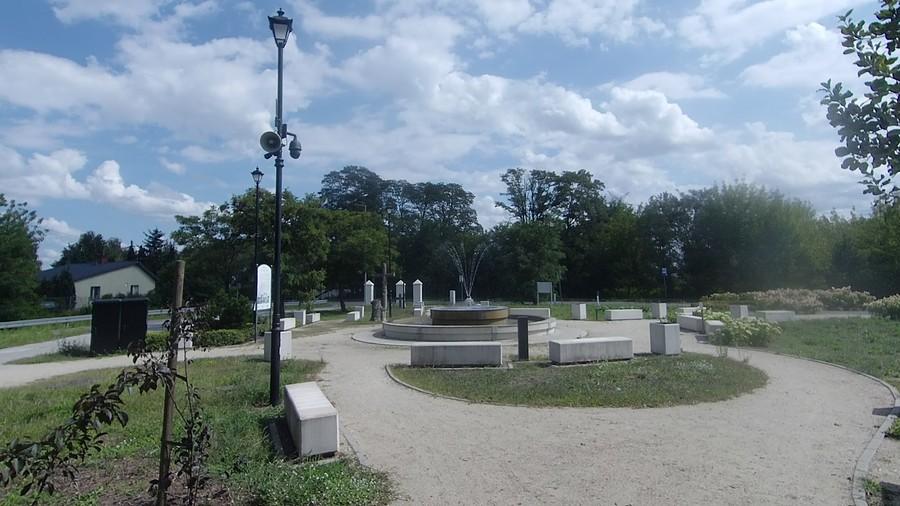 Skwer z fontanną w Radzyminie