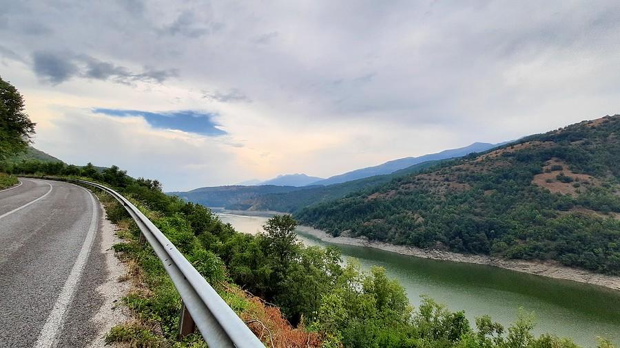 Cały czas wzdłuż rzeki, Macedonia.