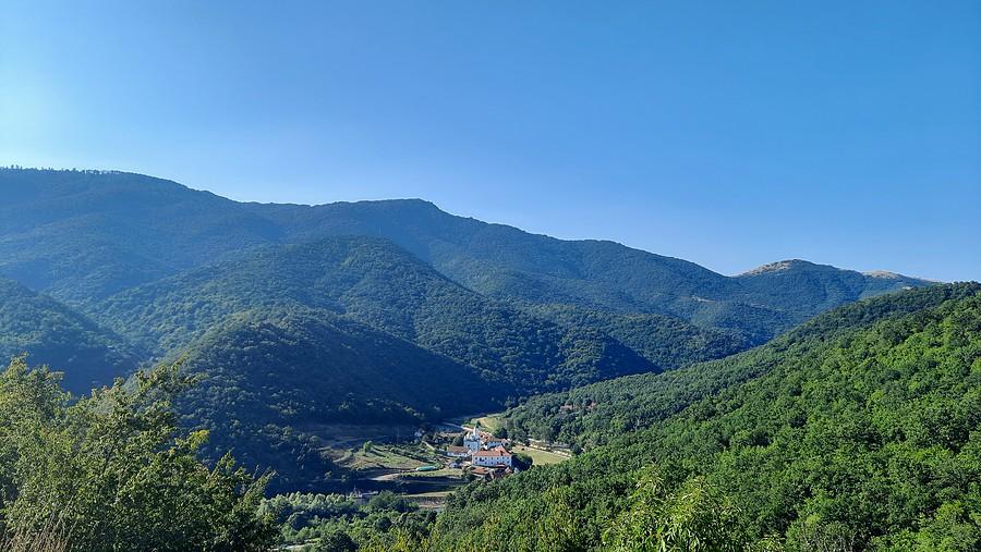 Serbia wita nas górami.