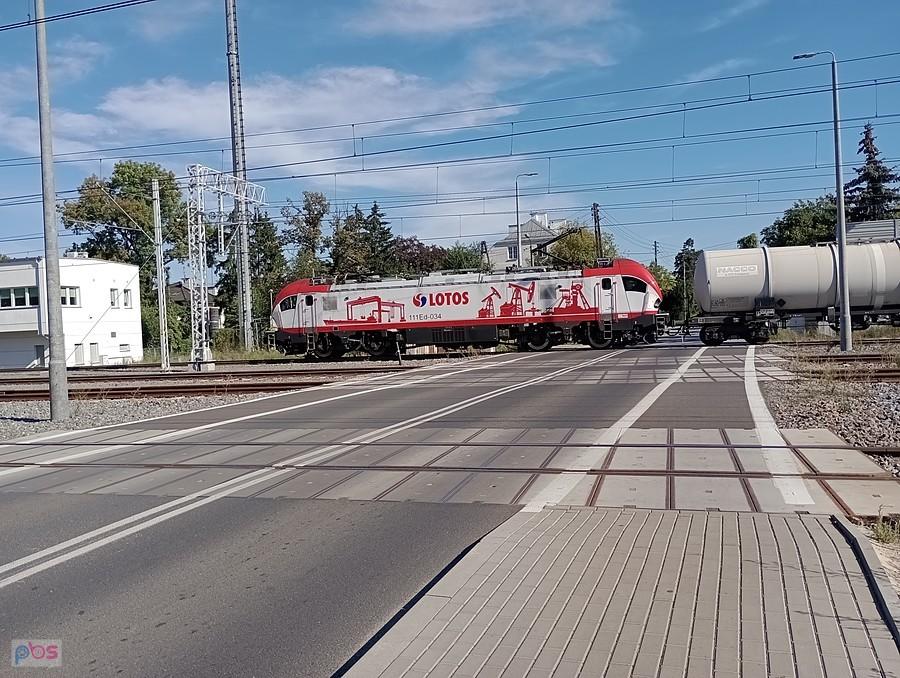 Na przejeździe kolejowym w Ożarowie
