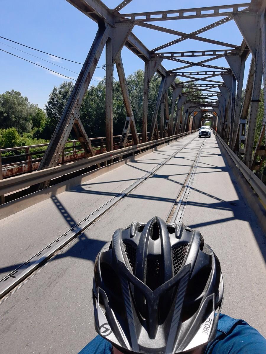 Most drogowo- kolejowy, taki ze szlabanami.