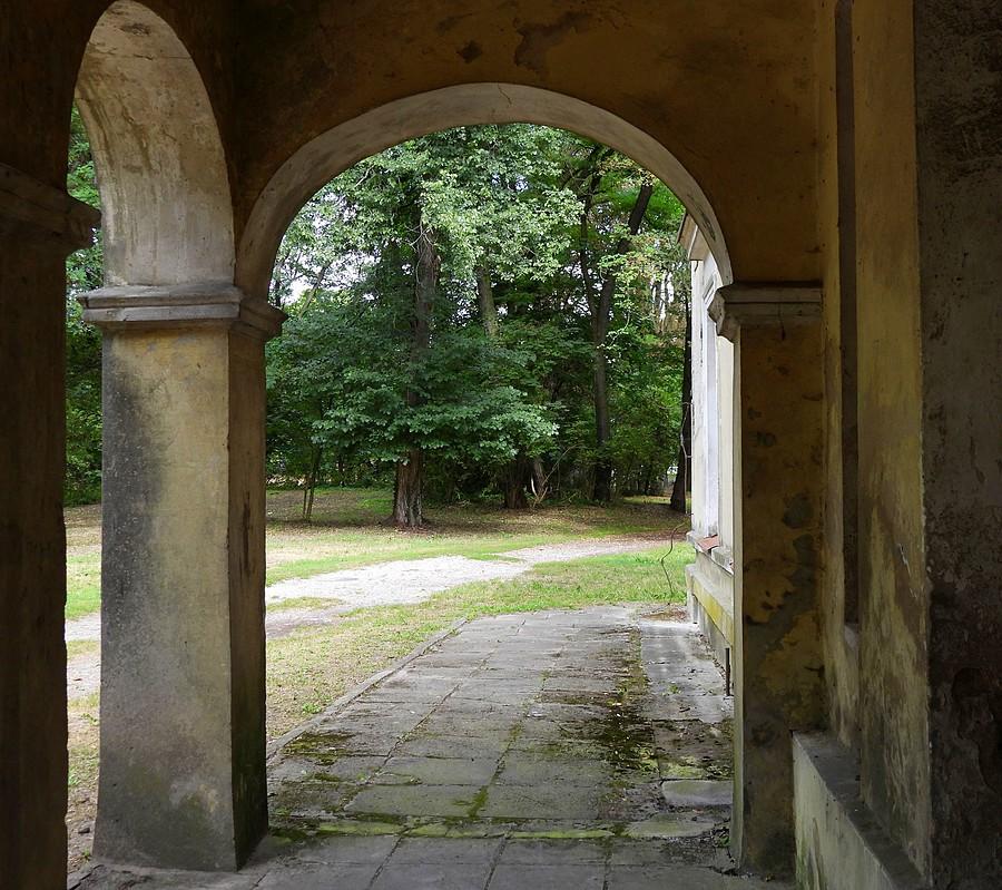 Pod podcieniami