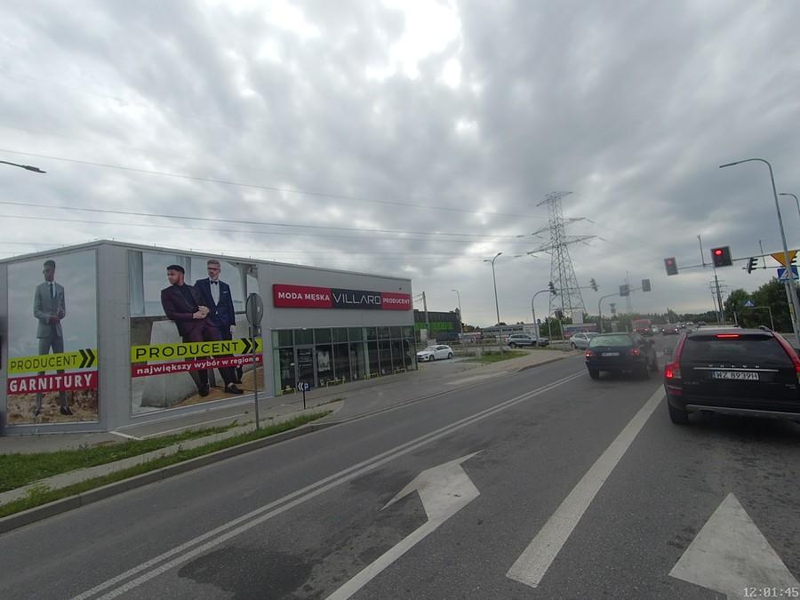 Sklep pod linią wysokiego napięcia