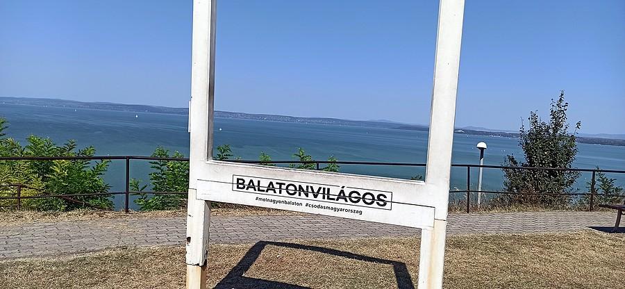 Południowo-wschodni klifowy odcinek wybrzeża Balatonu