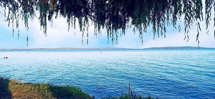 Balaton w Balatonakali na północnym brzegu
