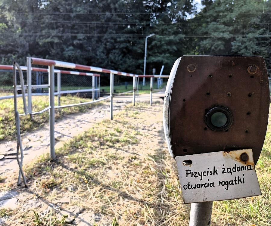 Przejście przez tory kolejowe przy Letniskowej