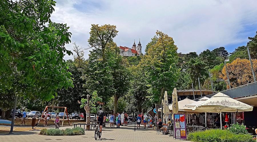 Tihany. W tle opactwo benedyktyńskie