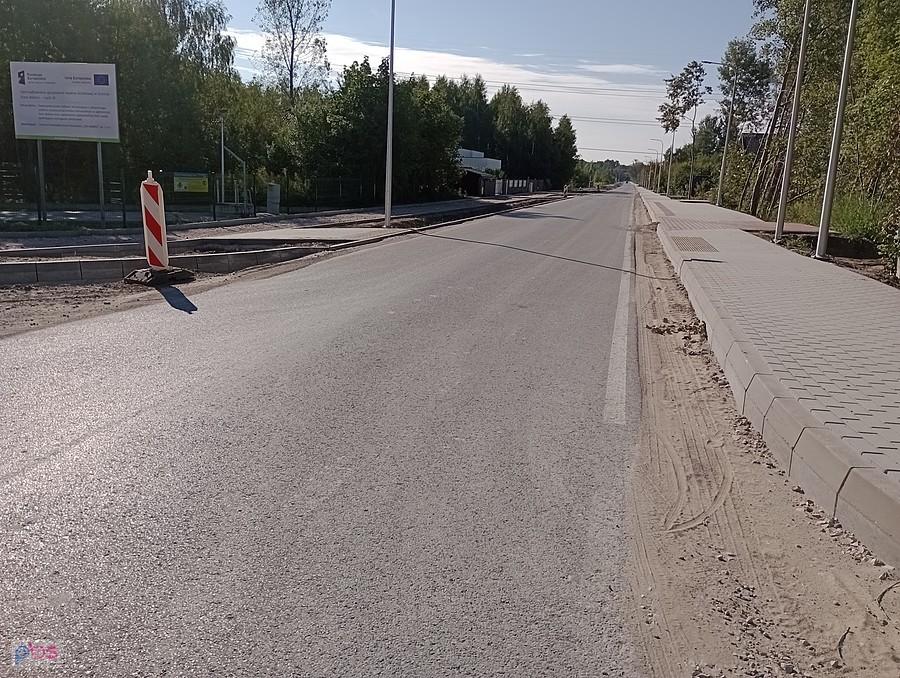 Na drodze z Lipkowa do Zielonek budują chodniko-ddr po jednej stronie i chodnik po drugiej