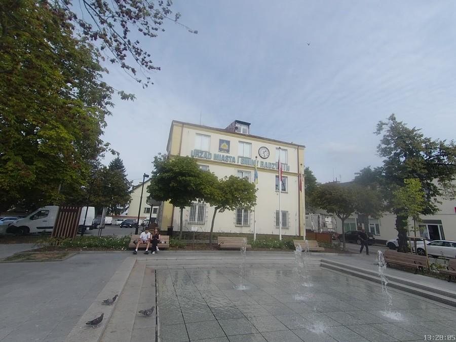 Urząd Miasta z fontannami