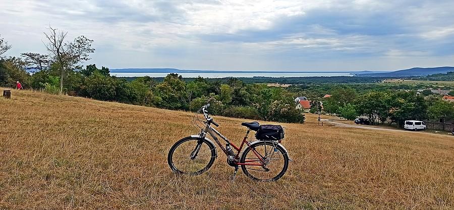 Widok na Balaton z miejscowości Dorgicse