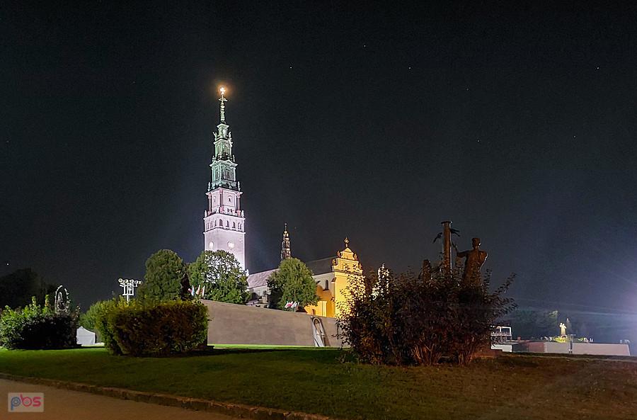 Jasna Góra nocą - godzina 22:38