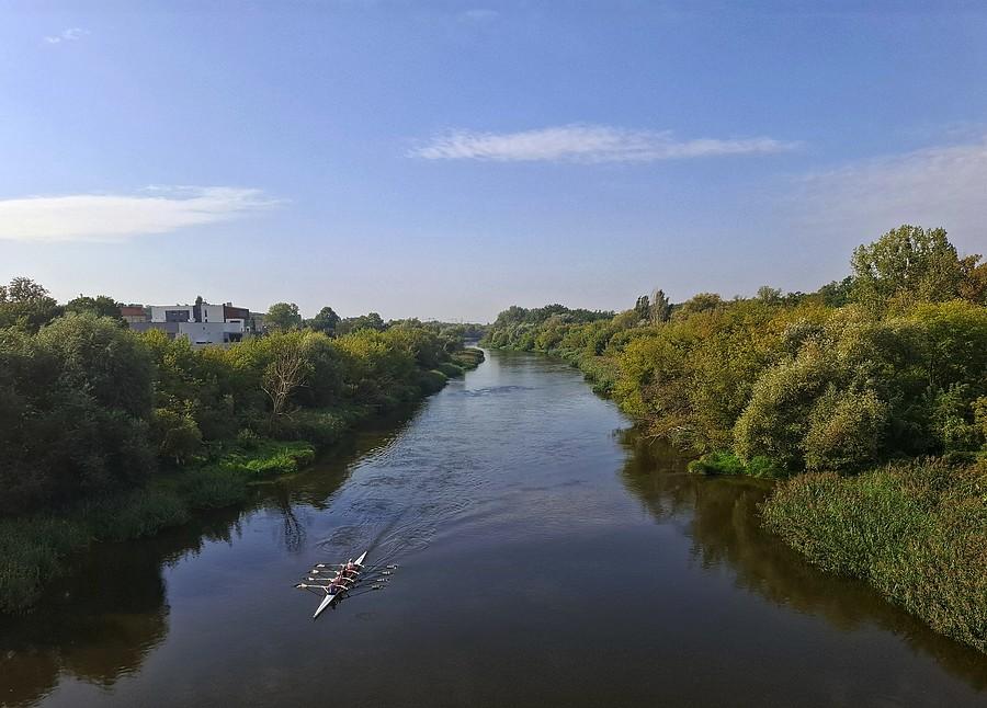 Warta i kajakarki na wysokości Dębiny