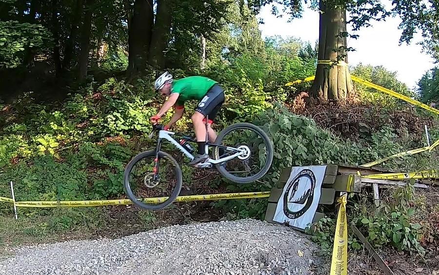 Takie skoki to dla mnie stara szkoła MTB :)