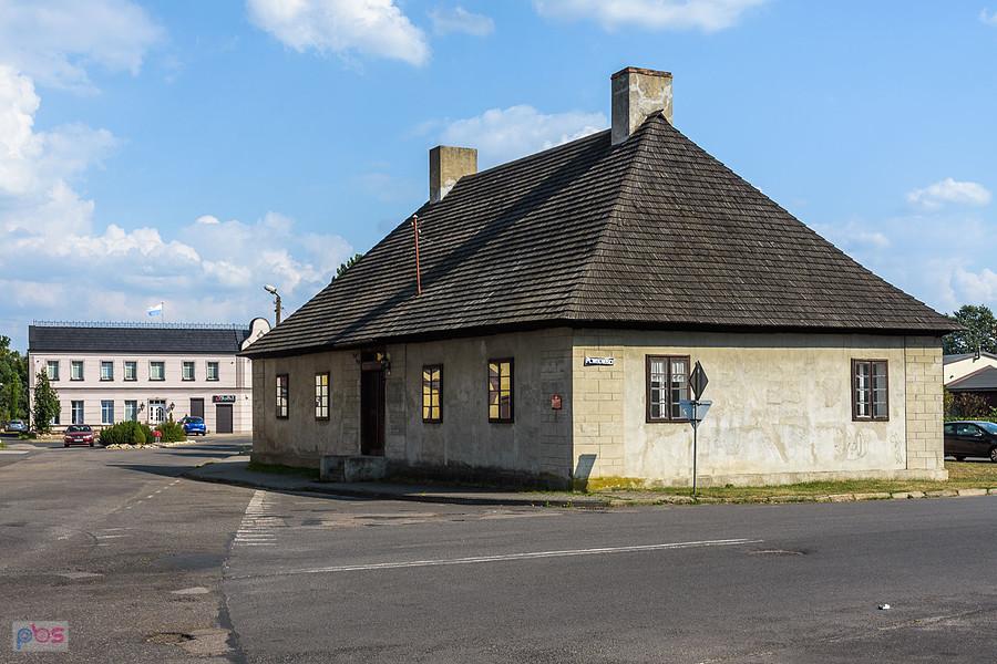 Drewniany, otynkowany dom z 1826/27 roku w Tworogu